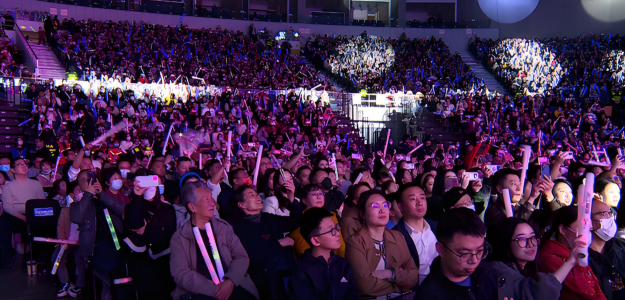 演出市場(chǎng)“花樣上新” 點(diǎn)亮假日生活